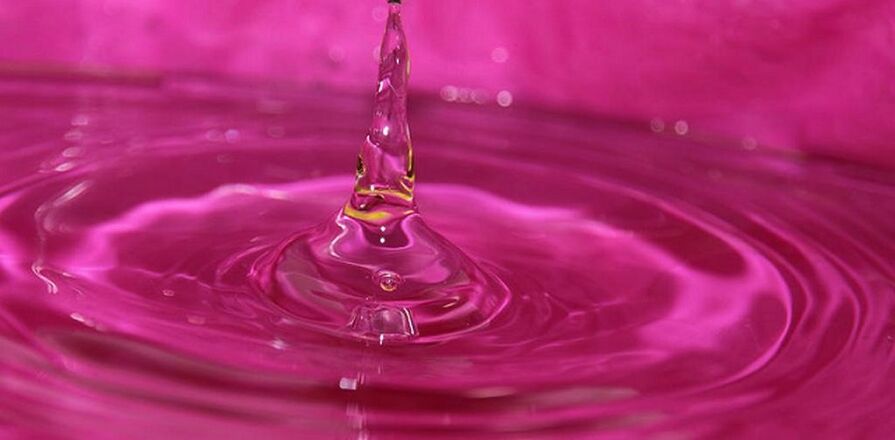 potassium permanganate for the treatment of athlete's foot